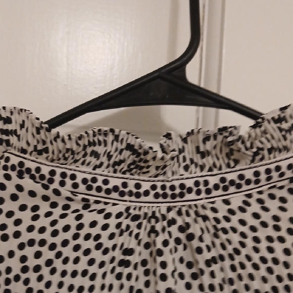 Max Studio Black and White Patterned Blouse - Picture 6 of 6